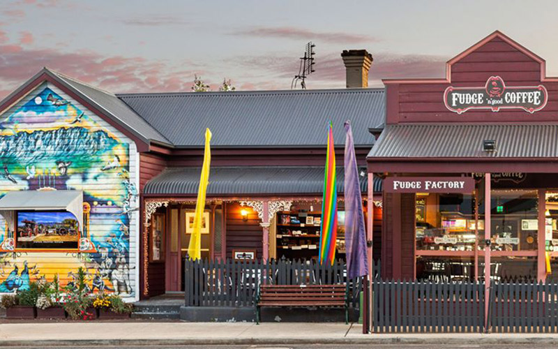 Fudge 'n' Good Coffee storefront