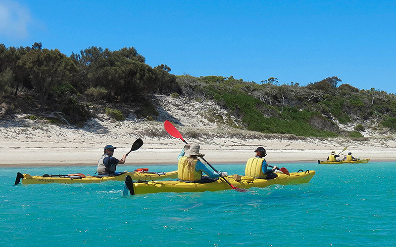 People kyaking on Freycinet