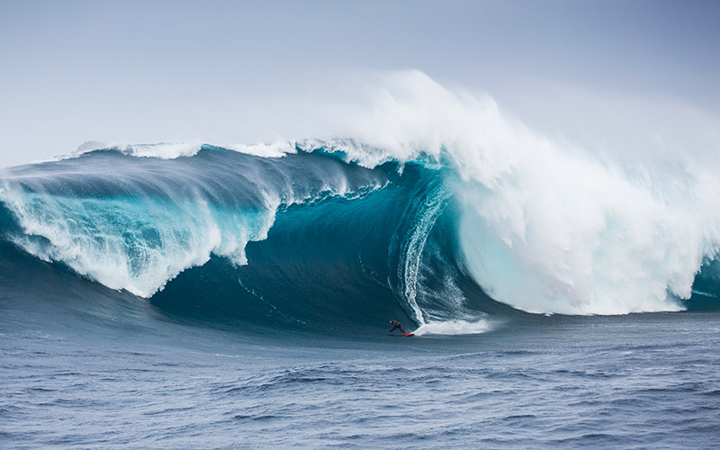 Waves crashing at Pedra Branca