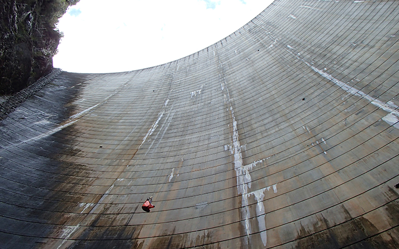 Abseiling on the Gordon Dam