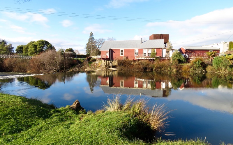 Meander River Weir at Deloraine