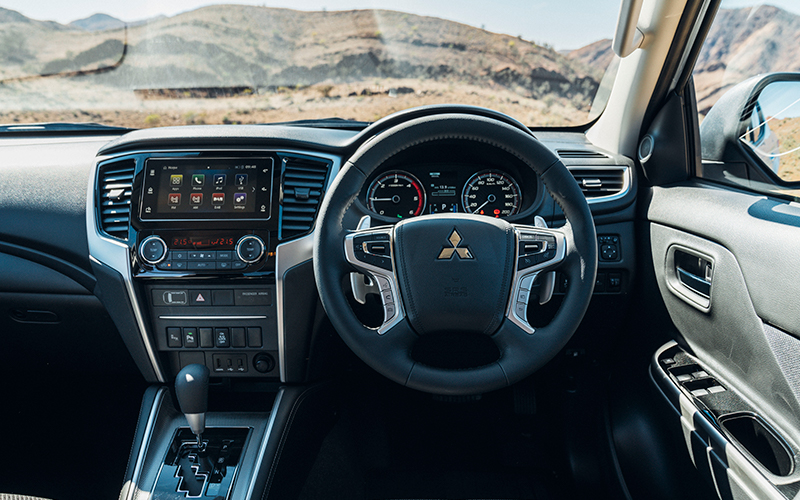 Steering wheel and front interior of Mitsubishi Triton