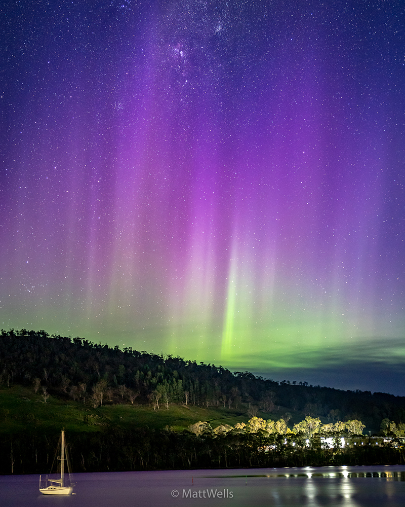A green and purple aurora in the Huon